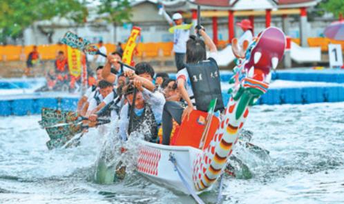 海峡两岸千余名选手端午赛龙舟——同舟共济 奋勇争先