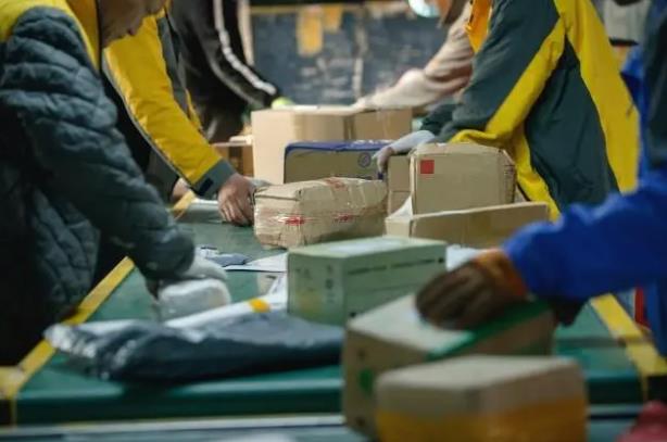 全国快递业务量突破200亿件