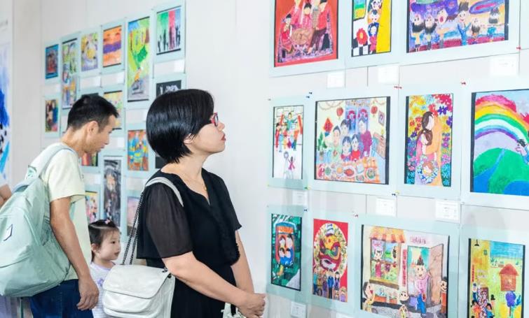 两岸少儿美术大展15载 成青少年交流重要平台