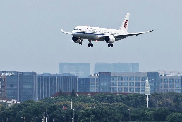 国航首架C919国产大型客机商业首飞成功 计划执飞京沪、京杭航线