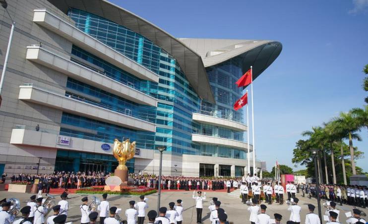 香港特区政府举行升旗仪式和国庆酒会庆祝新中国成立75周年