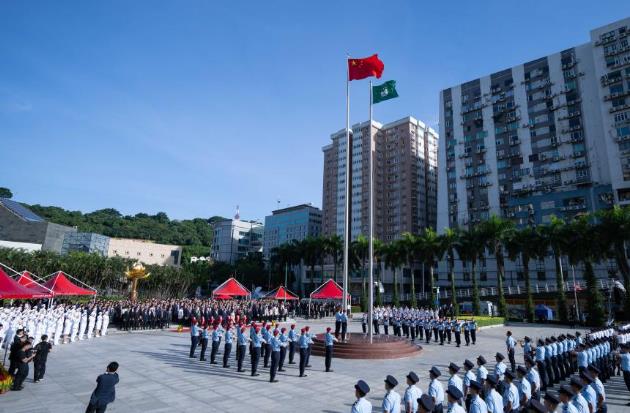 澳门特区政府举行升旗仪式和国庆酒会庆祝新中国成立75周年