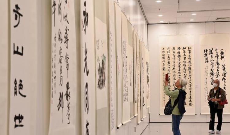 《香港文学》四十周年志庆书画展暨作家手迹展开幕