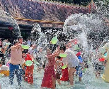 万千水花“泼”出文旅新活力